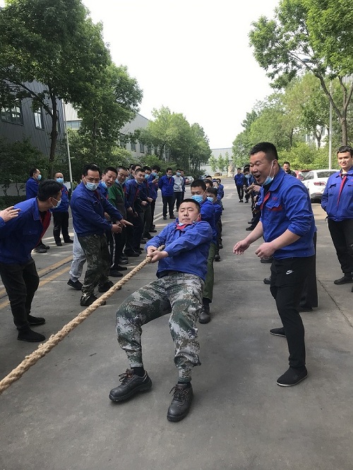 AG手机版登录入口组织开展“喜迎二十大、建功新时代”职工拔河比赛活动